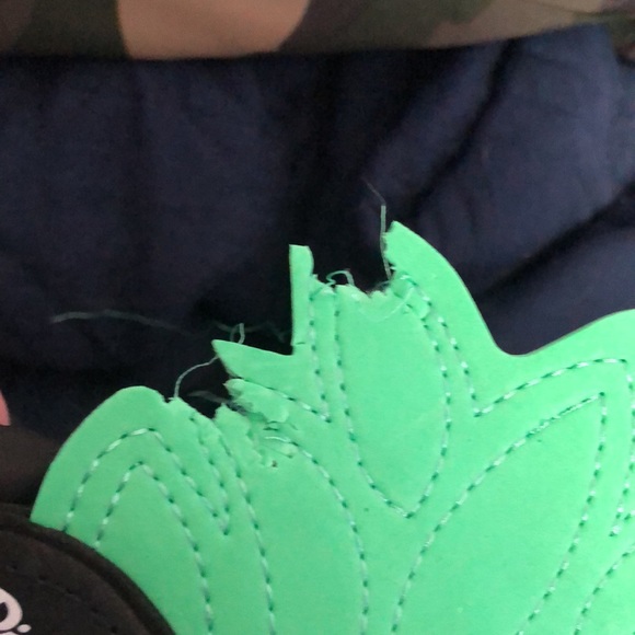 SOLD!!!!🍍NWT Victoria’s Secret PINK pineapple cooler 🍍 - Picture 6 of 7